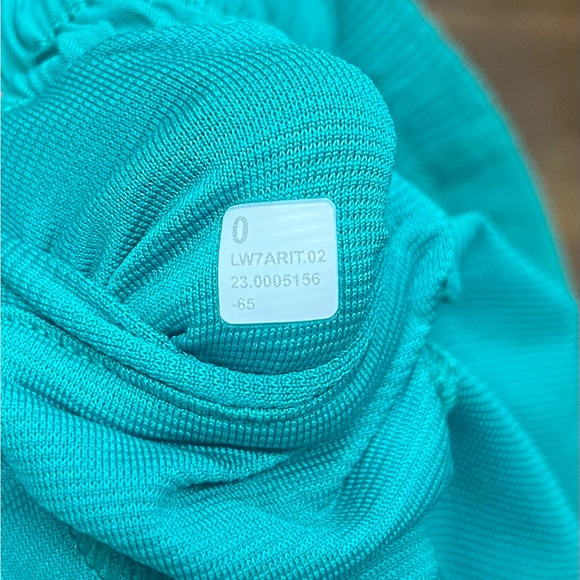 EUC lululemon Hotty Hot High-Rise Lined Short 2.5" in Kelly Green Size 0 - Picture 3 of 3